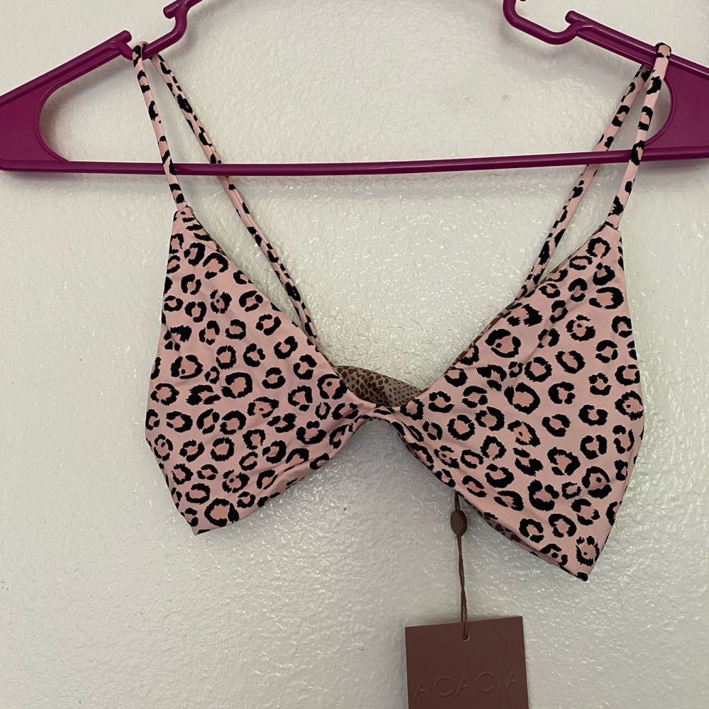 Acacia Napali Top in Wild NWT Medium